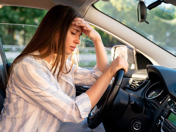 Conducir durante mucho tiempo a una velocidad elevada