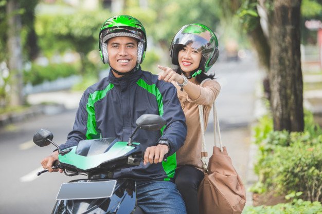 Cuando conduce una motocicleta, debe tener en cuenta que
